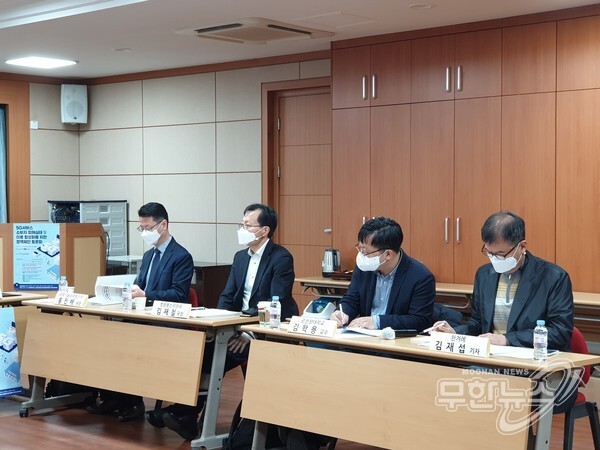15일 오전 서울 용산구 한국소비자연맹 정광모 홀에서 '5G 서비스 소비자 피해실태 및 이용 활성화를 위한 정책제안 토론회'를 개최했다.