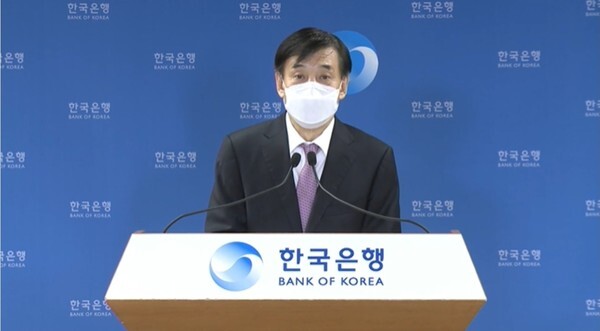 이주열 한국은행 총재가 15일 금융통화위원회 이후 온라인 기자간담회에서 발언하고 있다. [사진=한국은행]