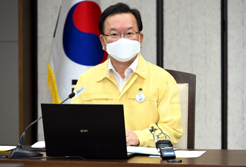 김부겸 국무총리가 28일 정부세종청사에서 열린 코로나19 중앙재난안전대책본부 회의를 주재하고 있다. [사진=국무조정실]