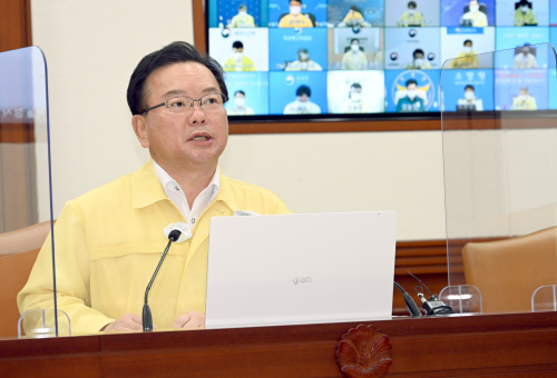 김부겸 국무총리가 6일 정부서울청사에서 열린 코로나19 중앙재난안전대책본부 회의를 주재하고 있다. [사진=국무조정실]