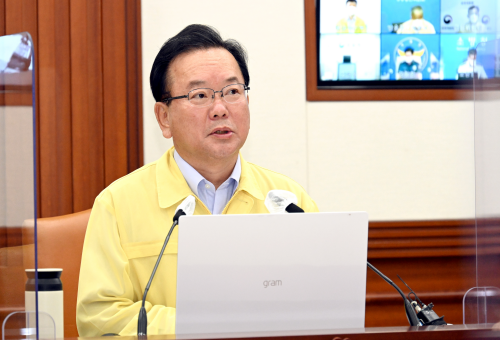 김부겸 국무총리가 20일 세종로 정부서울청사에서 열린 코로나19 중앙재난안전대책본부 회의를 주재하고 있다.[사진=국무조정실]