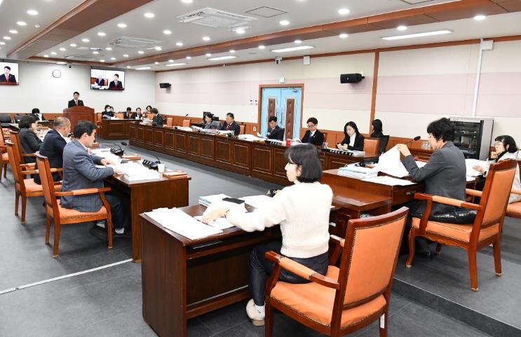 김해시의회, 의원연구단체 심의위원회 ...