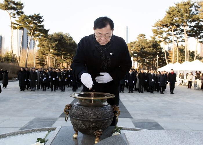 김포시의회, 현충탑 참배와 함께 20...
