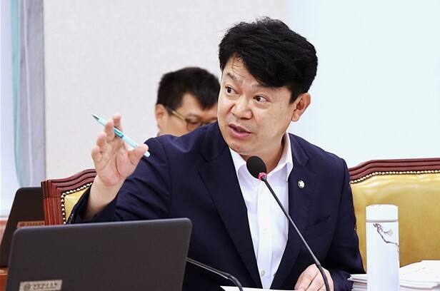 복기왕, “반려동물법, 시대에 뒤처졌...