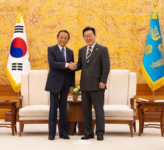 이재명 대통령, 아소 다로 전 일본 ...